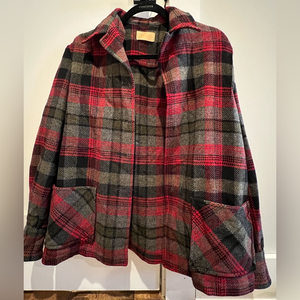 Vintage 70’s women’s Pendleton wool flannel shaket